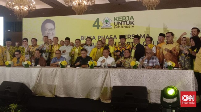 Ketua Umum Partai Golkar Airlangga Hartarto mengumpulkan 1.164 calon kepala daerah yang bakal bertarung di Pilgub 2024, Sabtu (6/4).