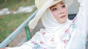 AYAH SULIS BEKERJA JADI SOPIR DAN TUKANG BECAK SETIAP HARI