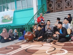 Menikmati Seni Syiar Islam Lewat Syair Hadroh di Masjid Agung Palabuhanratu