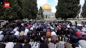 VIDEO: Ribuan Jemaah Salat Jumat Perdana Ramadan di Masjid Al Aqsa