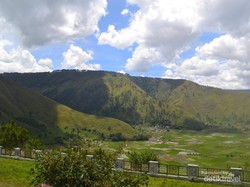 Merasakan Udara Sejuk di Kawasan Sopo Guru Tatea Bulan