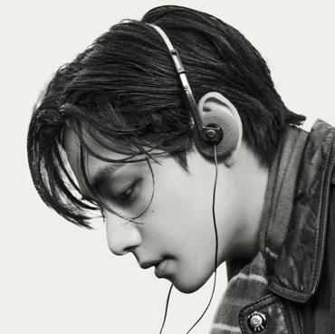 V BTS Telanjang Dada di Teaser Proyek Terbaru