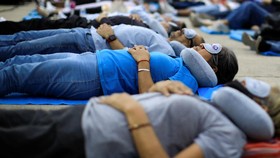 FOTO: Warga Meksiko Tidur di Jalanan Peringati Hari Tidur Sedunia
