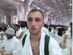 Most Pop: Anwar Hadid Umrah Setelah Jadi Mualaf, Adik Gigi Hadid Kini Hijrah