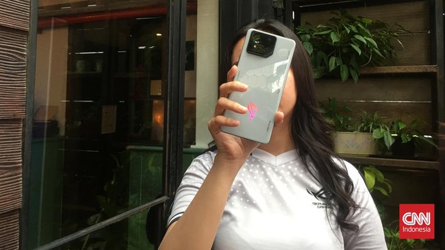 Meski baru akan diluncurkan pada tengah pekan ini, ASUS membocorkan sejumlah spek ROG Phone 8 Series. Simak penjelasan perusahaan.