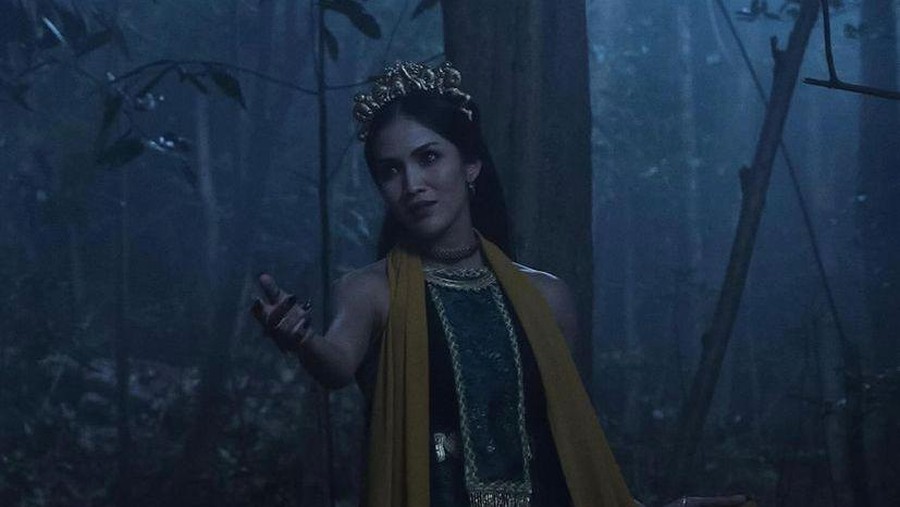 Aulia Sarah  Pose Cantik Saat Jajan Yakitori dan Curry Rice