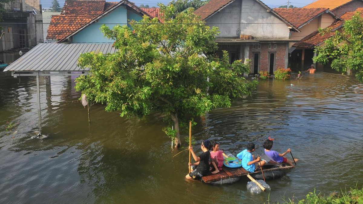 Kota Pasuruan Dikepung Banjir, 100 Keluarga Terdampak