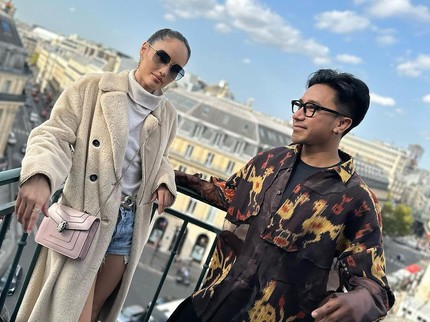 Terungkap Kesederhanaan Cinta Laura, Pakai High Heels yang Alasnya Copot