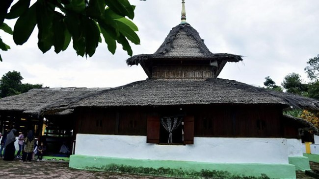 Jejak Sejarah Berumur Enam Abad: Masjid Wapauwe, Legenda Masjid yang Turun dari Bukit di Maluku