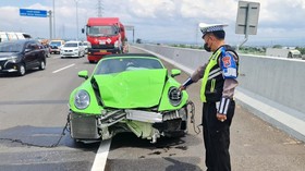 Berapa Harga Porsche yang Tabrak Nissan Livina di Sidoarjo?