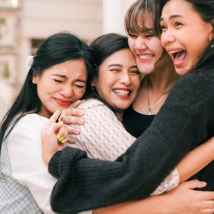 <p>Momen perayaan ulang tahun Dian ini begitu berkesan karena ia bisa berbagi kebahagiaan bersama para pemain AADC. Pasalnya, film AADC membuat keempatnya terkenal dan sampai saat ini masih menjadi film terpopuler, Bunda. (Foto: Instagram: @therealdisastr)</p>