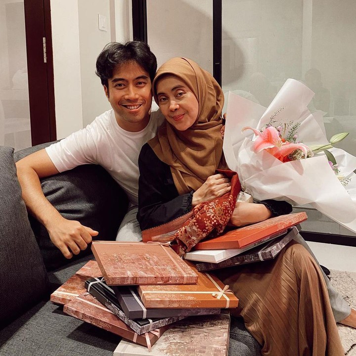 <p>"Definisi terlahir dari Ibu yang asik," ungkap seorang netizen. "Jiwa komedi memang mendarah daging ternyata," ujar netizen lainnya dengan emotikon tertawa. (Foto: Instagram: @princessbesbarini)</p>