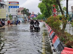 Alun-alun Demak Dikepung Banjir, Pengendara Diimbau Lewat Jalan Lingkar