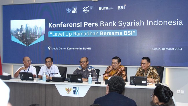 Sebagai wujud rasa syukur, BSI menyerahkan zakat perusahaan senilai Rp222,7 miliar melalui Badan Amil Zakat Nasional (Baznas) di Istana Negara pada Ramadan ini.