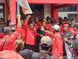 Geruduk DPC, Caleg PDIP Sukoharjo Ancam Keluar Partai Jika Tak Dilantik