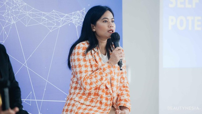 Devi Fauziah selaku Marketing Manager PT Uni-Charm Indonesia Tbk