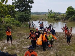 2 Santriwati Ditemukan Tewas Usai Terseret Banjir di Grobogan