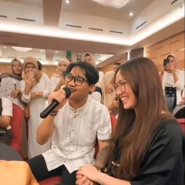 Unggah Potret Berhijab dan Bahas Kelancaran, Happy Asmara dan Gilga Sahid Nikah?