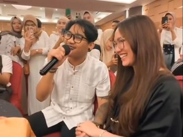 img-title Terpopuler: Mengenal Agama Sikh vs Rencana Pernikahan Happy Asmara