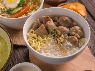 Kangen Bakso Tapi Malas Keluar Rumah? 3 Bakso Instan Ini Solusinya