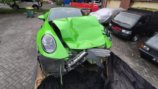 Kepolisian Sidoarjo bakal rampungkan pemeriksaan kasus supercar Porsche tabrak Livina untuk penetapan tersangka.