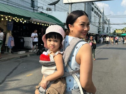 5 Potret Nola Be3 Galau Menyapih Nakeya meski Telah Menyusui Lebih dari 2 Th