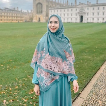 Terkenal Usai Bintangi Sinetron di Mesir, Begini Reaksi Oki Setiana Dewi Dimintai Foto bareng Orang Arab