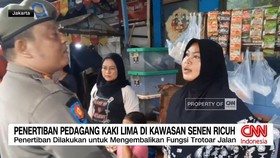 VIDEO: Penertiban Pedagang Kaki Lima di Kawasan Senen Ricuh