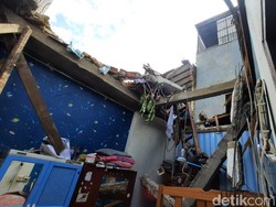 Cerita Dramatis Istri Selamatkan Keluarganya Tertimpa Tembok Rumah Saat Tidur