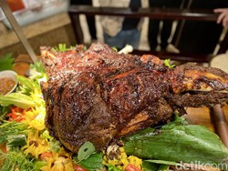 Di Sini Ada Kebab Turki dan Kaki Sapi Maranggi 40 Kg Untuk Buka Puasa
