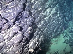 Pulau Kuno di Samudra Atlantik Kaya Akan Harta Karun