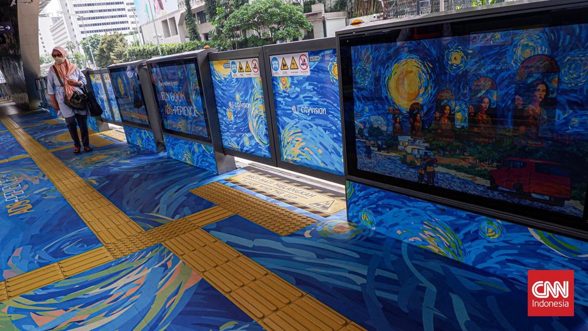 FOTO: Van Gogh dan Monet Bikin Romantis Halte Transjakarta