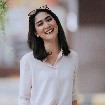 7 Potret Sheila Purnama Presenter Cantik yang Terseret Isu Selingkuh Kurnia Meiga