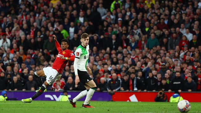Manchester United berhasil lolos ke semifinal Piala FA atau FA Cup 2023/2024 usai mengalahkan Liverpool 4-3 di perempat final, Minggu (17/3).