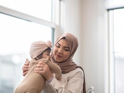 Ibu Menyusui Tidak Berpuasa, Wajib Bayar Fidyah dan Qadha?