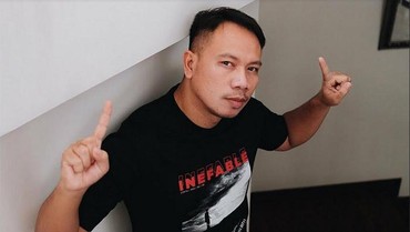 img-title Ulang Tahun ke-40, Vicky Prasetyo Siapkan Kain Kafan