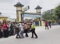 Tutup Usia Kakek Marhan Usai Dihadang Salat Jumat saat Kunker Jokowi