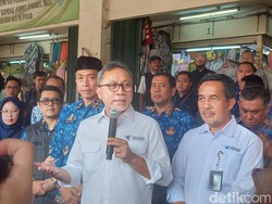Zulhas Borong Beras 50 Kg hingga Ayam 10 Kg di Pasar Anyar Bogor