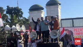 Masinton dan Adian PDIP Temui Massa Aksi Tolak Pemilu Curang di DPR