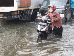 Sudah Sepekan Jalur Kudus-Purwodadi Terendam Banjir Belum Surut