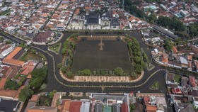 FOTO: Banjir Kepung Pusat Kota Demak, Alun-alun Terendam