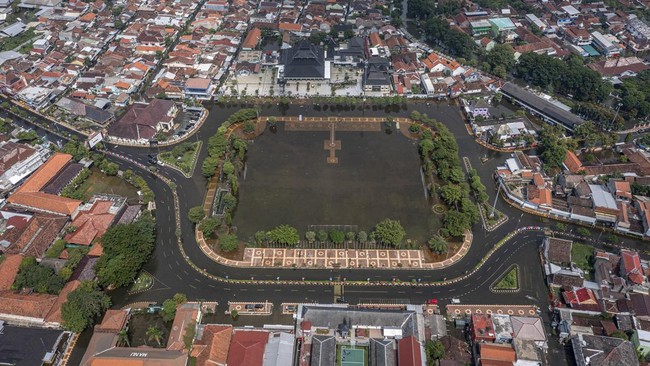 Korlantas Polri menyiapkan tiga jalur alternatif sebagai langkah antisipasi jika banjir kembali merendam wilayah Kabupaten Demak, saat mudik Lebaran.