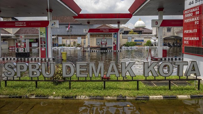 Sampai Kamis (21/3), masih ada 6 kecamatan di Kabupaten Demak yang masih terendam banjir. Namun, volume air telah mengalami penurunan.
