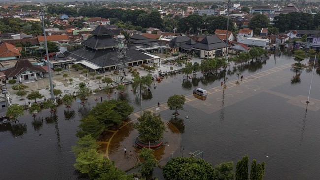 Kabupaten Demak, Jawa Tengah (Jateng) diterjang bencana hidrometeorologi air banjir dalam dua bulan terakhir.