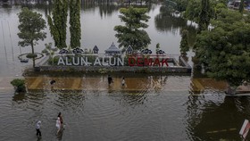 Jalur Pantura Demak-Kudus Masih Ditutup Meski Banjir Mulai Surut