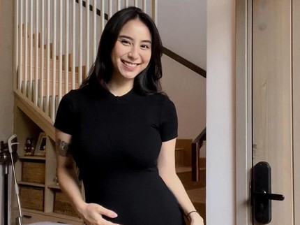 Cerita Clairine Clay Pertama Kali Rasakan Tendangan Janin saat Perut Dipegang Suami