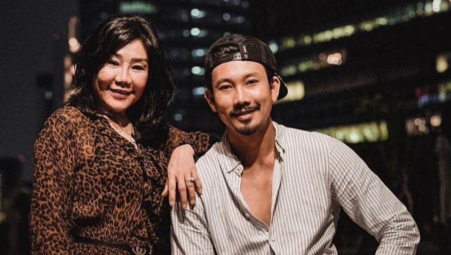 Denny Sumargo dan Sang Ibunda Denny Sumargo dan Sang Ibunda