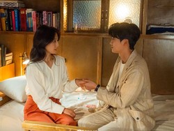 Adegan Ranjang Park Shin Hye & Park Hyung Sik di Eps 15 'Doctor Slump' Disorot