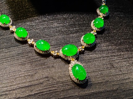 7 Fakta Nita Ambani Istri Crazy Rich India, Pakai Kalung Seharga Rp 1 Triliun