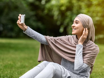 Posting di Media Sosial Bisa Sebabkan Penyakit Ain? Ini Pendapat MUI